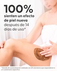 Aplicación del exfoliante corporal Cellublue sobre la piel