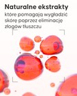 Aplikacja serum na cellulit Cellublue na skórę ud