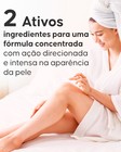 Aplicação do Sérum Celulite Cellublue na pele das coxas