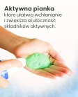 Aplikacja pianki wyszczuplającej Cellublue na uda