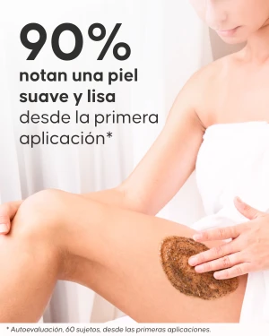 Aplicación del exfoliante antiestrías sobre la piel