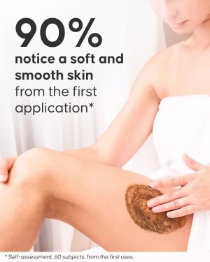 Cellublue Stretch Mark Scrub application on skin