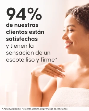 Aplicación del gel reafirmante en el pecho y cuello