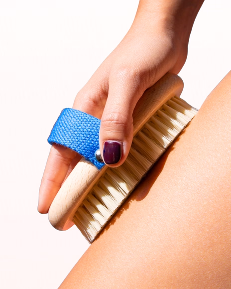 Utilisation de la brosse massage à sec Cellublue sur le corps