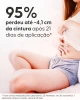 Aplicação do creme adelgaçante noturno na barriga