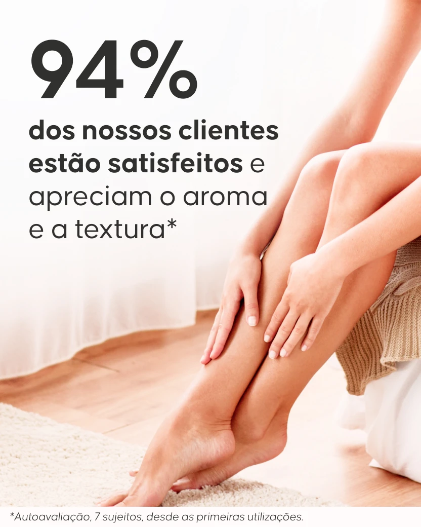 Aplicação do óleo massagem celulite Cellublue nas coxas