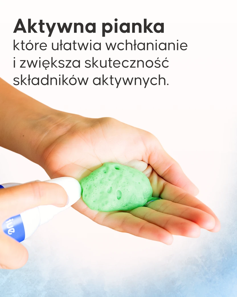 Aplikacja pianki wyszczuplającej Cellublue na uda
