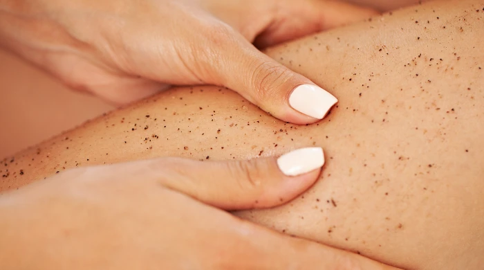 S úplně přírodními exfoliačními zrnky